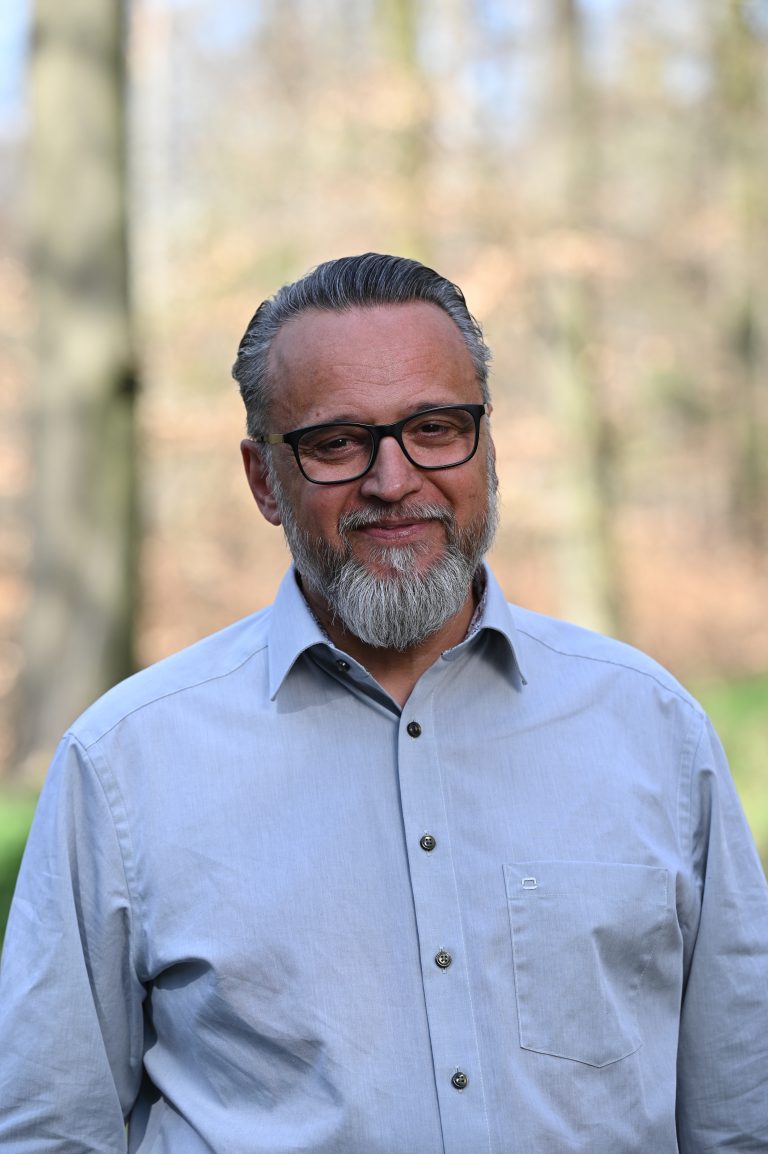 Uwe Schmitz, Freier Hochzeitsredner, Trauerredner und Redner bei Kinderfesten in NRW, Köln und Bonn