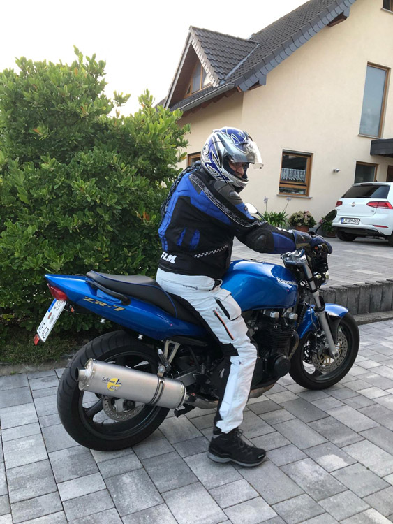 Uwe Schmitz | Freier Trauredner & Trauerredner in Bonn, Köln und NRW, Redner auf Jubiläumshochzeiten und Kinderwillkommensfesten als Biker